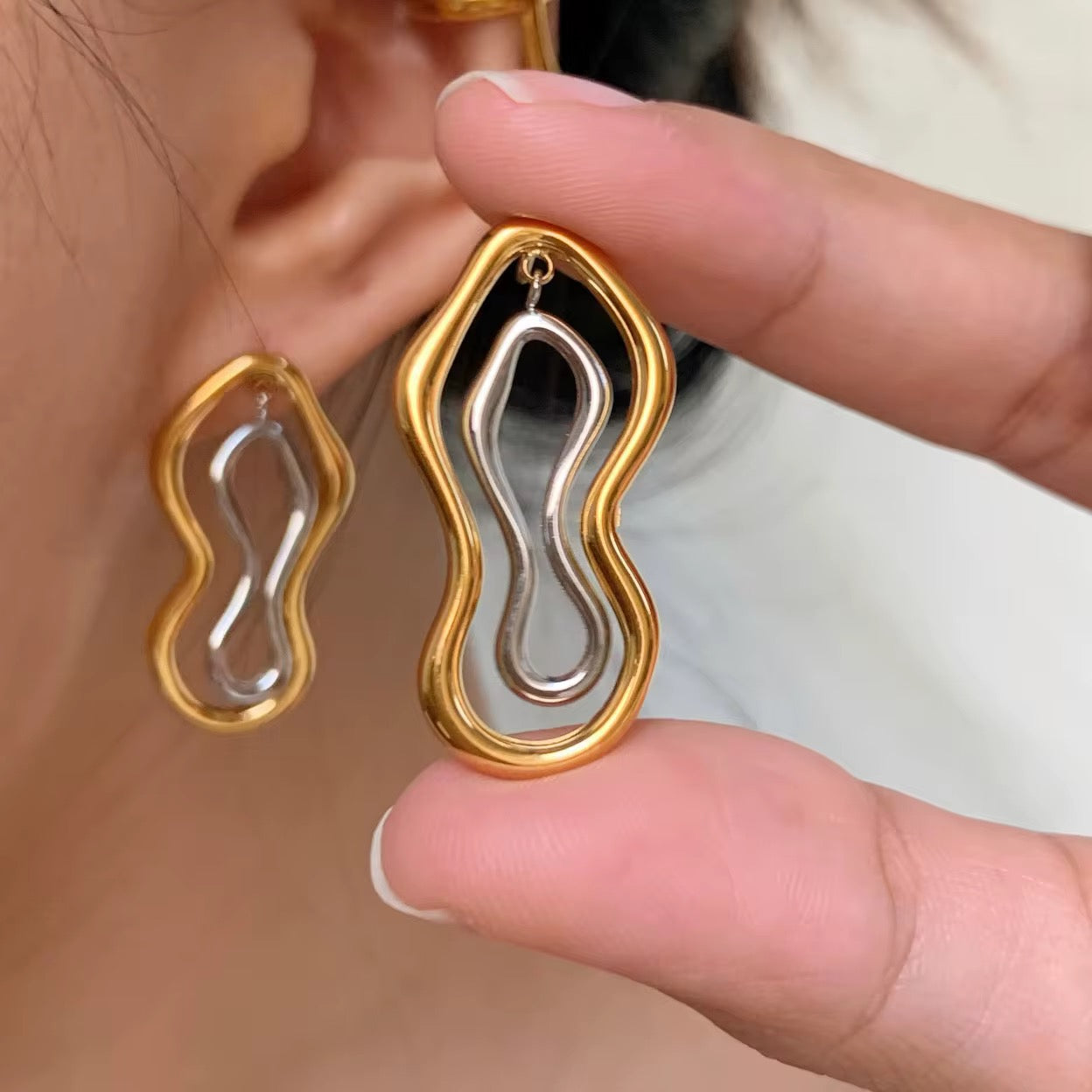 Arete Silueta Doble Bitono