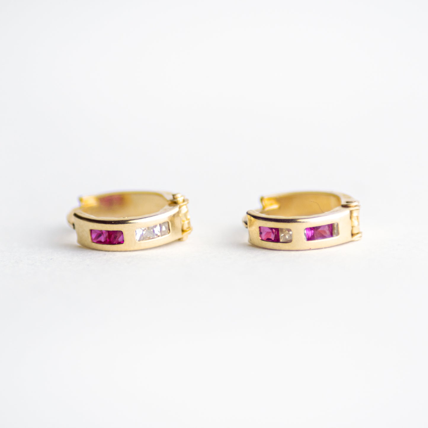Huggie Baguette oro 10k