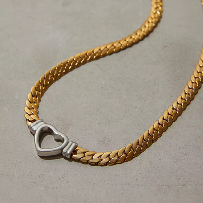 Cadena Chunky Dorada con Centro Corazón