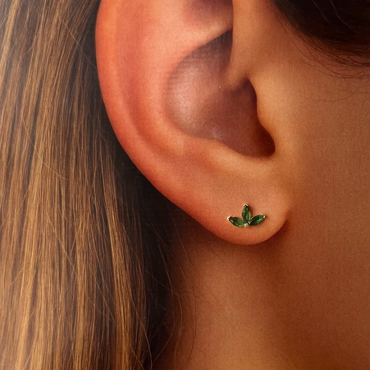 Broquel Tres Hojas oro 10k pza