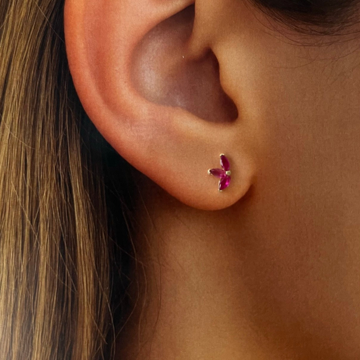 Broquel Tres Hojas oro 10k pza