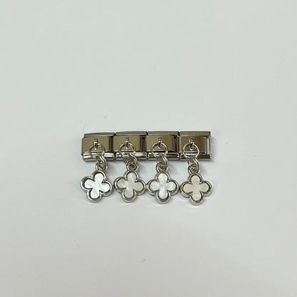 Charm colgante trébol blanco