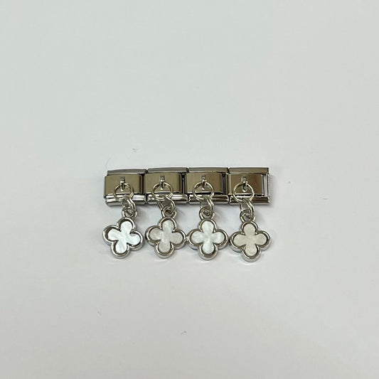 Charm colgante trébol blanco
