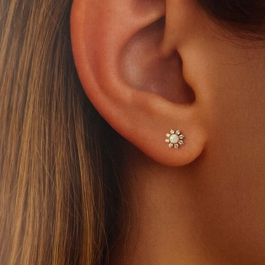 Broquel Flor Ópalo oro 10k