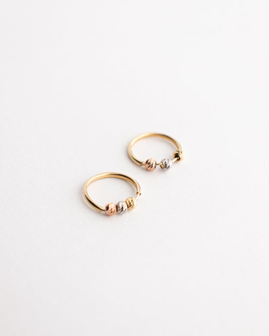 Arracada Lisa Con Tres Esferas pza oro 10k pza