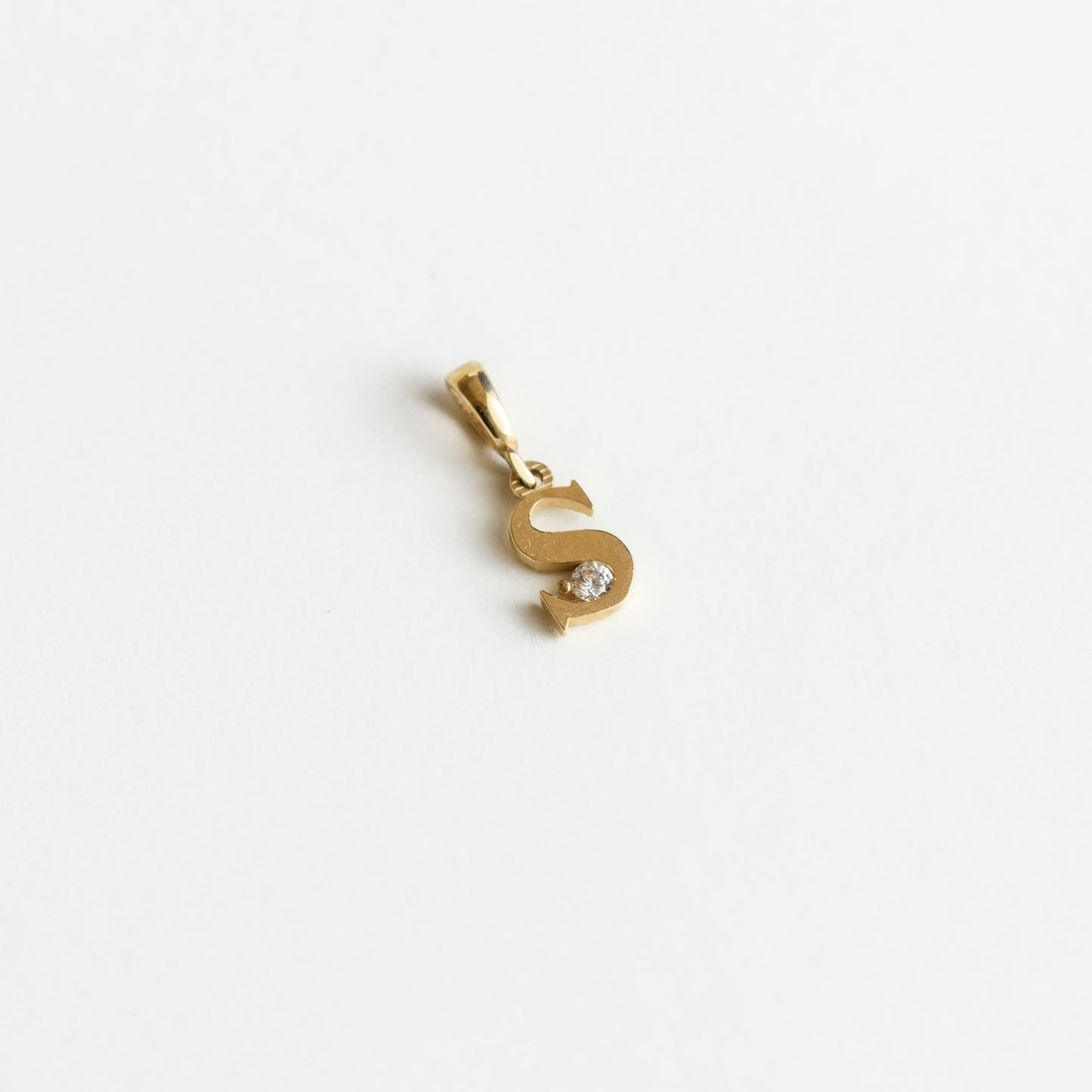 Dije 14k Inicial con zirconia