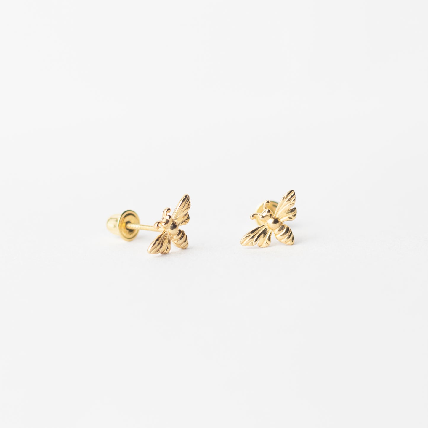 Broquel Abeja con piedra oro 10k