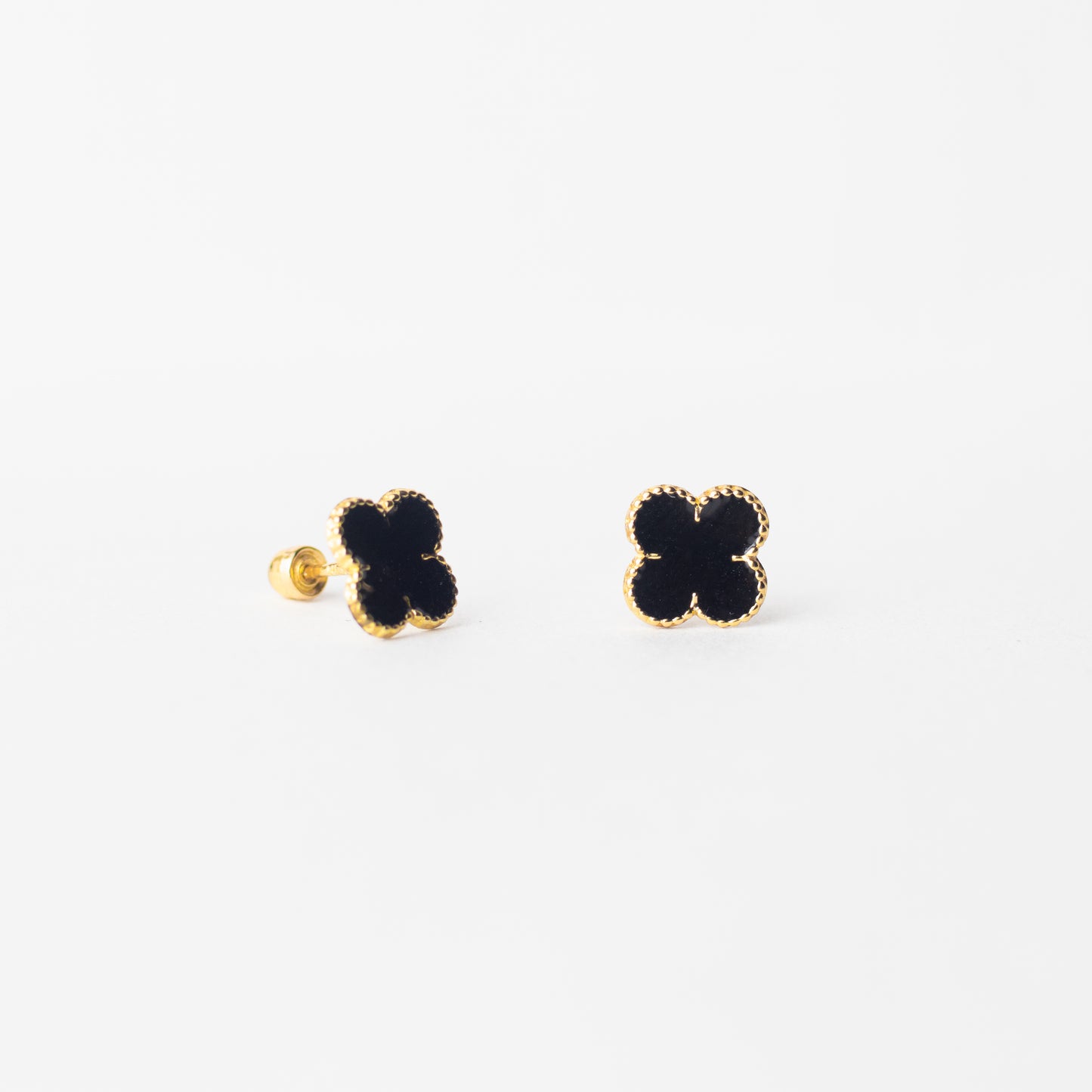 Broquel Flor Trébol negro oro 10 kilates par
