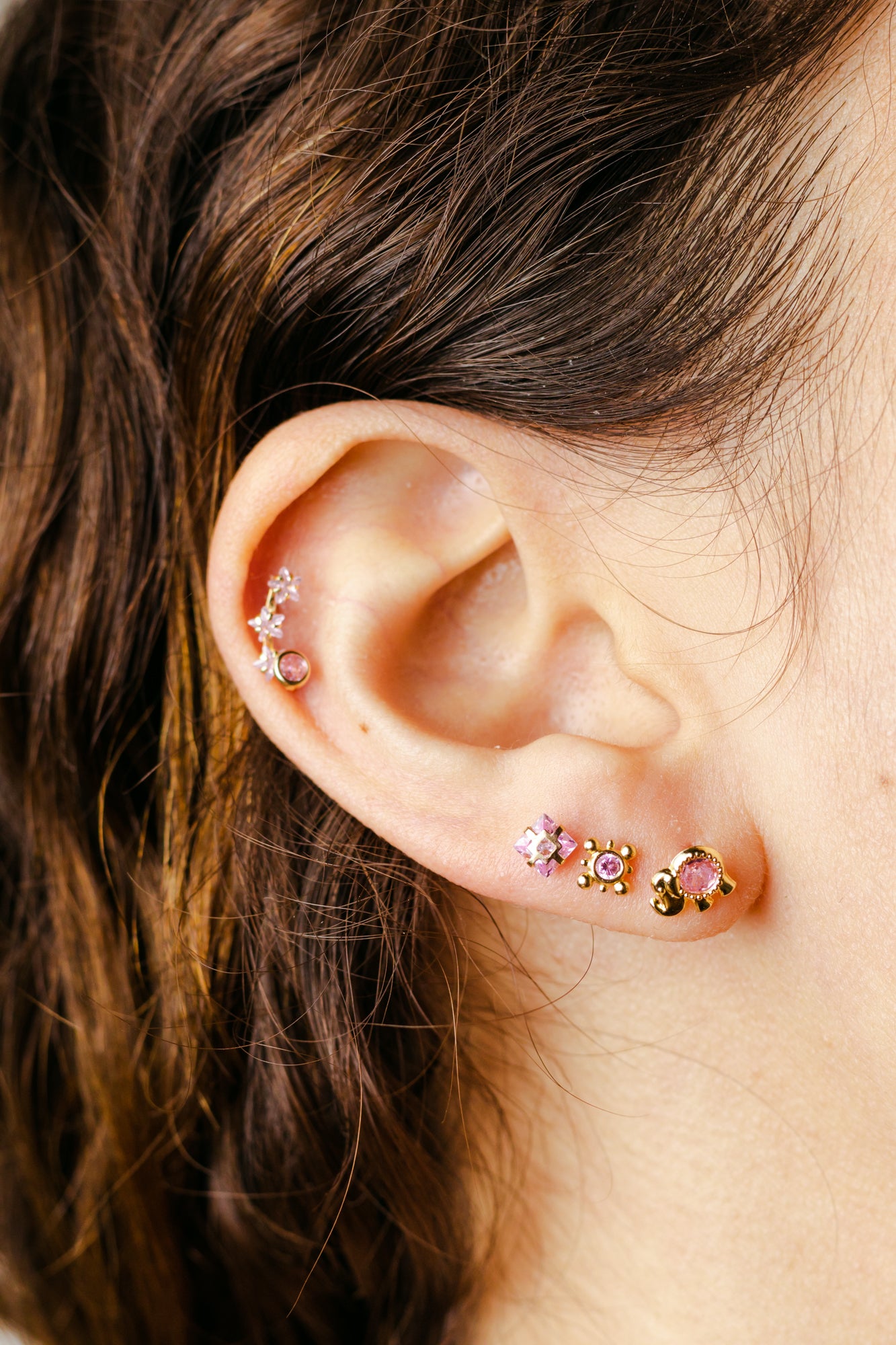 Broquel Cuadro con Zirconia oro 10k