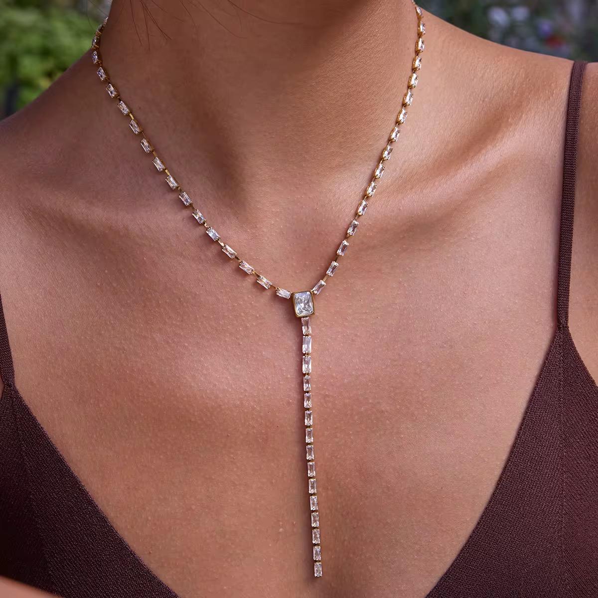 Collar Corbatero de Zirconias
